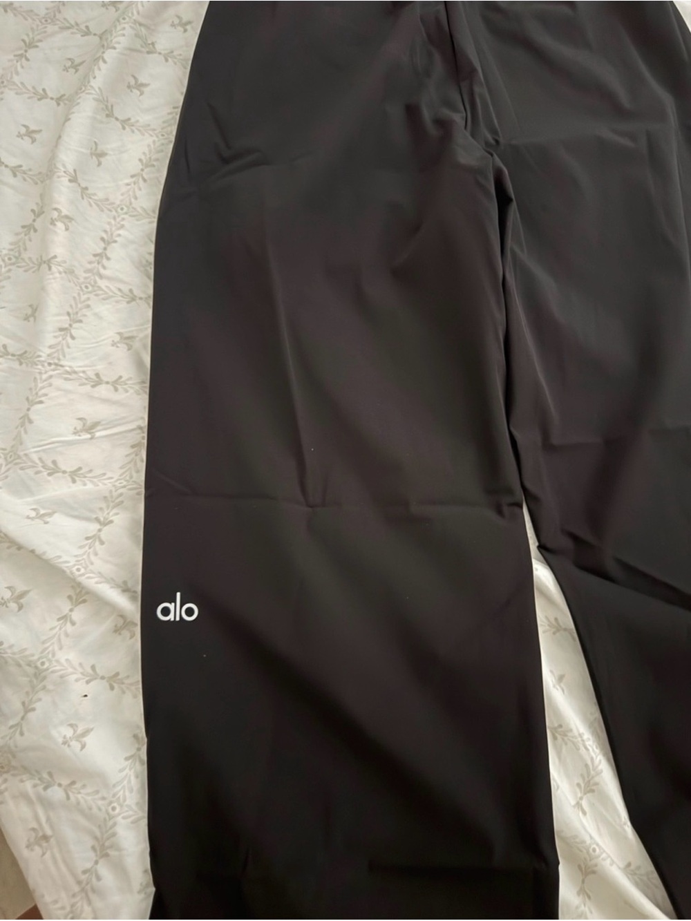 ALO Yoga Kids Black Wide-Leg Jogger Pants - Picture 5 of 5